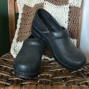 Black Dansko 39